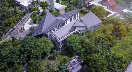 THE KITE HOUSE